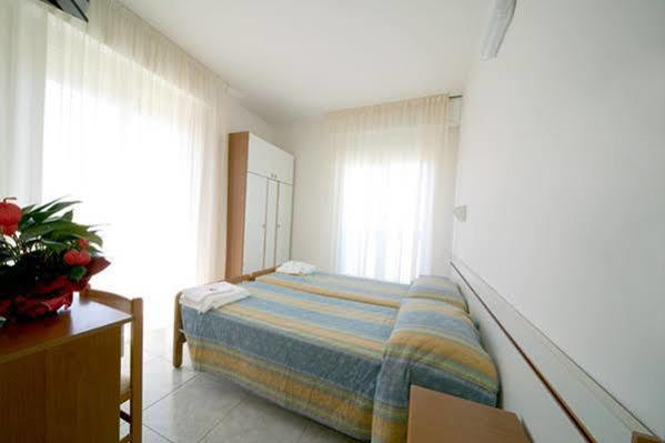 Hotel Ca Vanni Римини Экстерьер фото